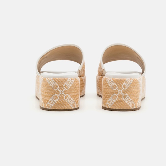 Michael Kors Ember Almond Toe Logo Chain Raffia Wedge Sandals Size 9 - Picture 5 of 7